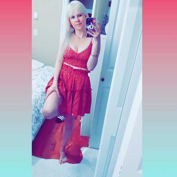 Meet your Posher, Ivy - Picture 1 of 2